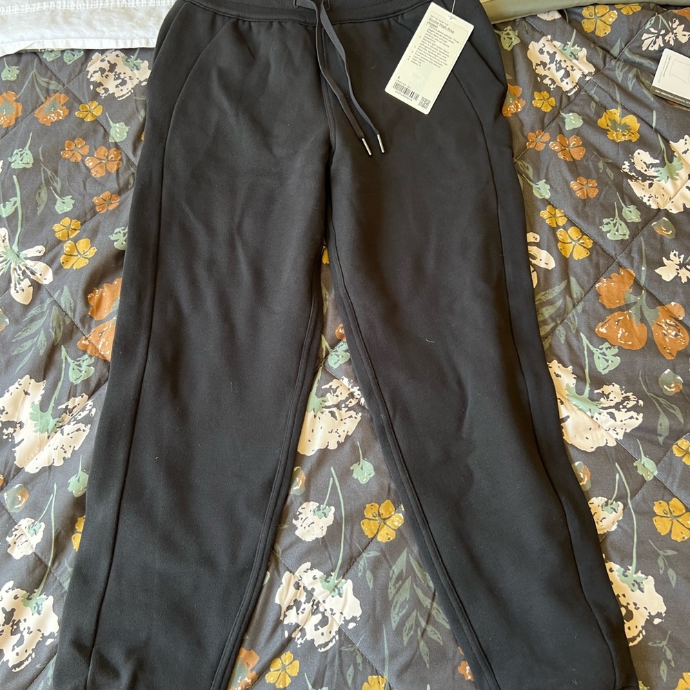 Lululemon scuba high rise Black Jogger Pants size 6 nwt